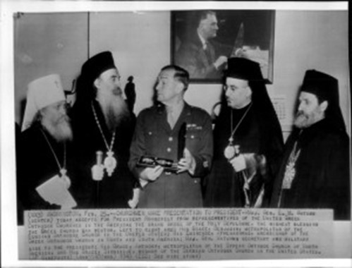 L-R: Met. Benjamin, Abp Athenagoras, Maj. Gen. Watson, Met. Antony, and Bp Dionisije (1943)